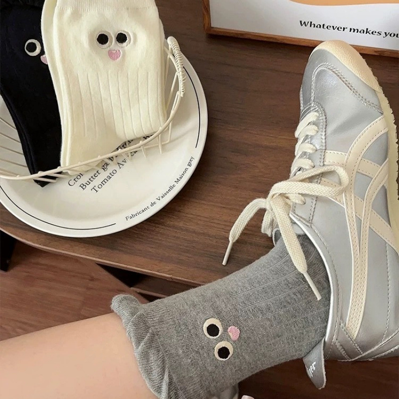 Embroidered Ribbed Crew Socks